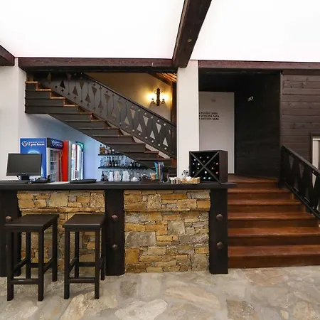 Hotel Leshten Szálloda