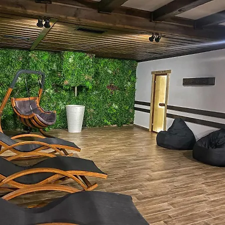 Szálloda Hotel Leshten Lesten