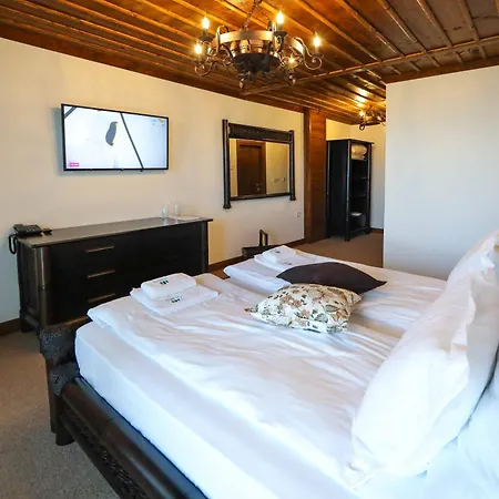 Szálloda Hotel Leshten Lesten