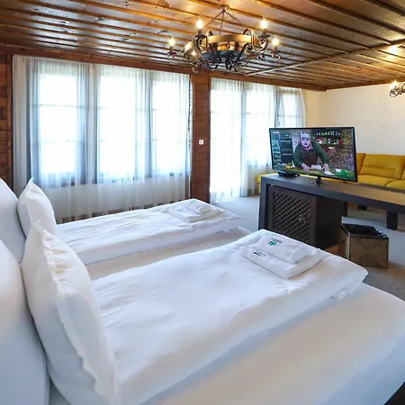 Szálloda Hotel Leshten *