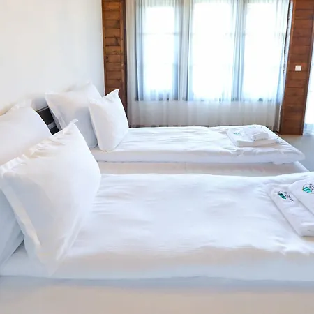 Hotel Leshten Lesten