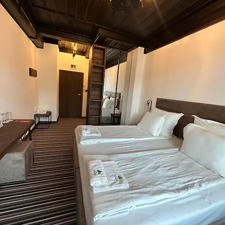 Hotel Leshten Lesten