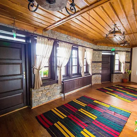 Hotel Leshten Szálloda *