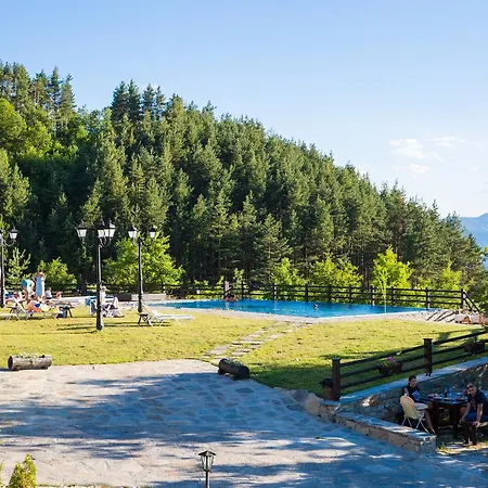 Hotel Leshten *